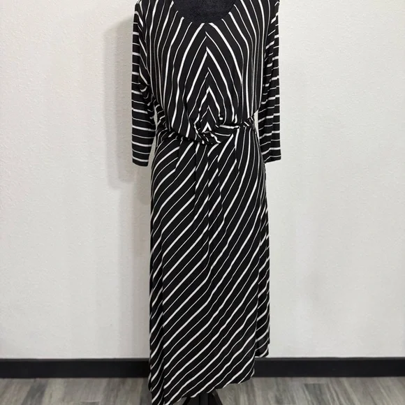 Bobeau Long Sleeve Dress in Classic Black - Picture 1 of 8